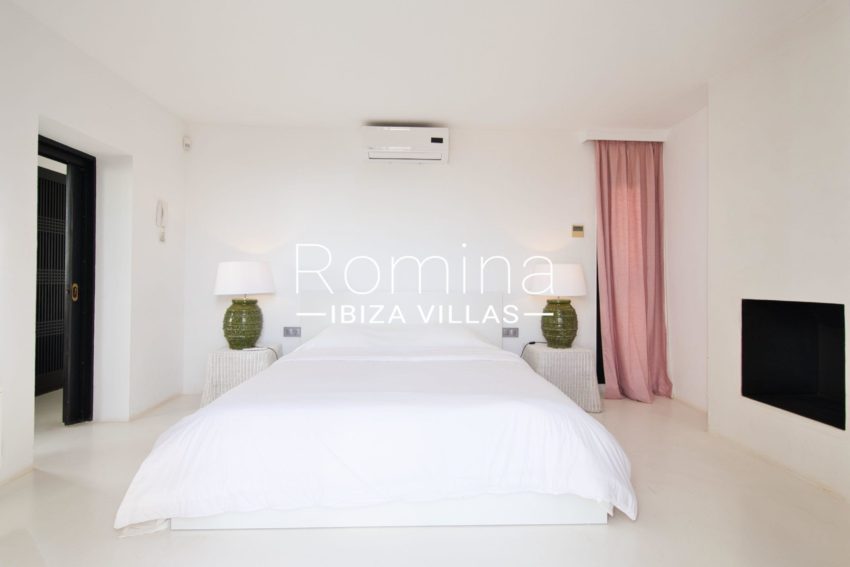 5.7 RV5241-01 VILLA MARINE ROMINA IBIZA VILLAS & CO