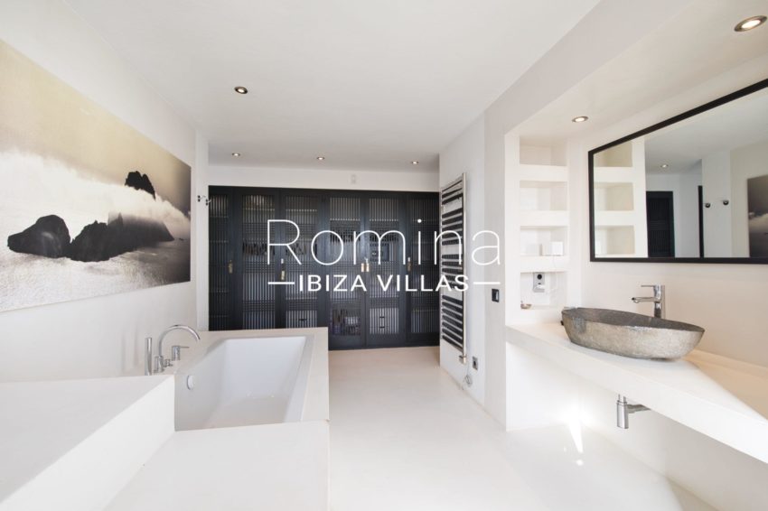 5.9 RV5241-01 VILLA MARINE ROMINA IBIZA VILLAS & CO