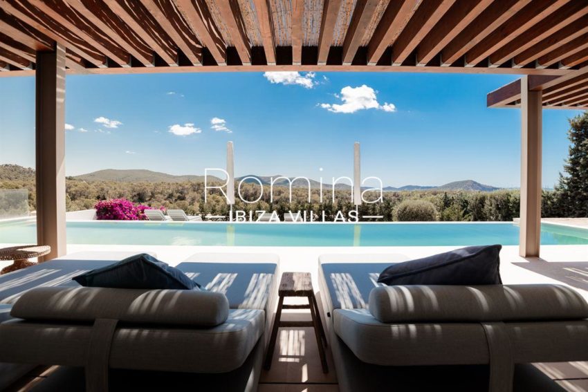 0.10-ibiza-1719407001114093dreamlike-villa-in-vista-alegre-offers-pure-luxurious-privacy-with-stunning-sea-views_(41)