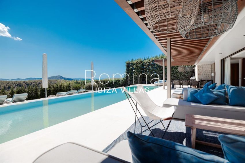 0.11-ibiza-1719407001114094dreamlike-villa-in-vista-alegre-offers-pure-luxurious-privacy-with-stunning-sea-views_(42)