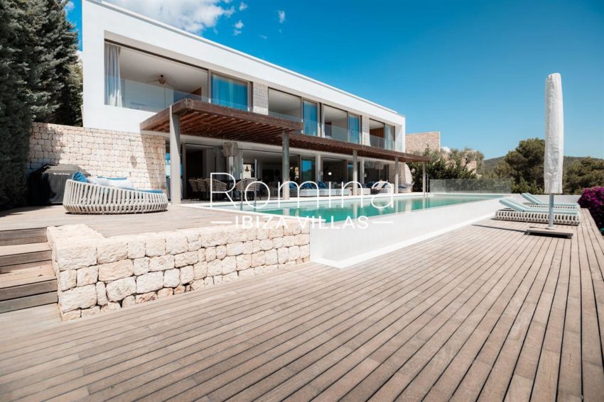 0.16-ibiza-1719407025114111dreamlike-villa-in-vista-alegre-offers-pure-luxurious-privacy-with-stunning-sea-views_(8)