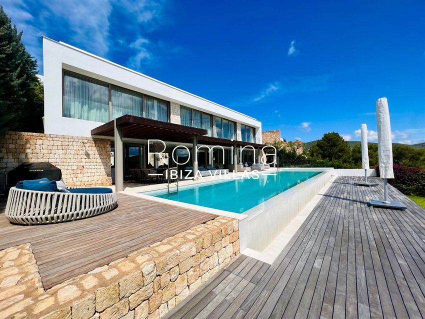 0.6-ibiza-1719407000114089dreamlike-villa-in-vista-alegre-offers-pure-luxurious-privacy-with-stunning-sea-views_(37)