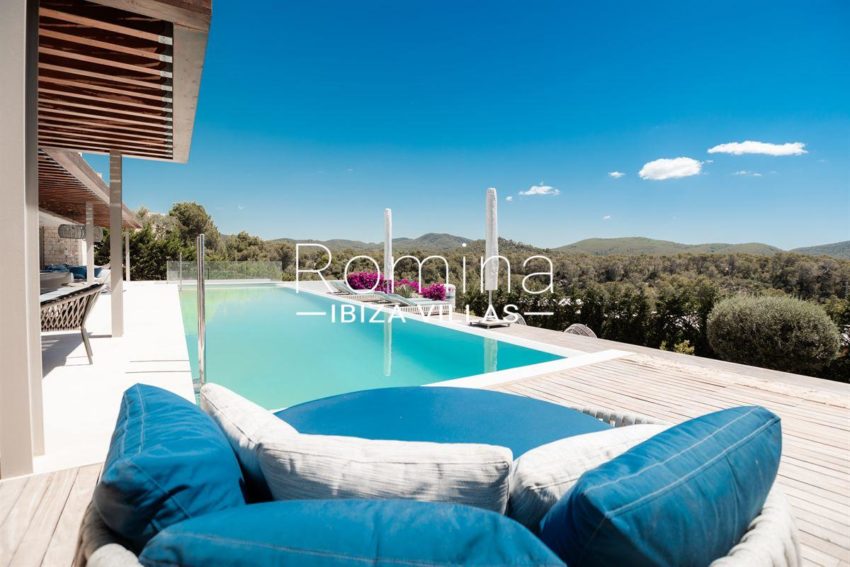 0.9-ibiza-1719407000114092dreamlike-villa-in-vista-alegre-offers-pure-luxurious-privacy-with-stunning-sea-views_(40)