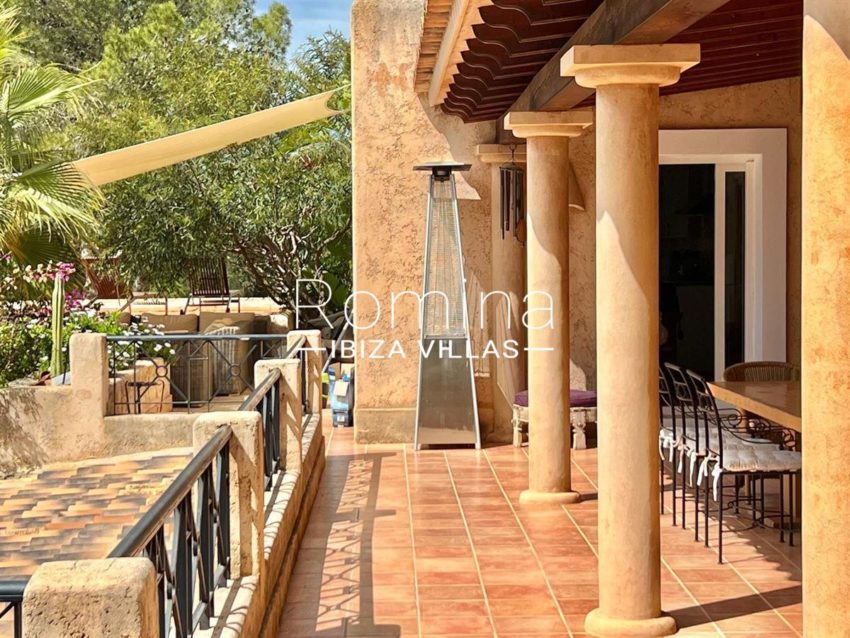 18 -ibiza-1714578199113469beautiful-house-for-sale-with-beautiful-sea-views-and-absolute-tranquillity_(18)