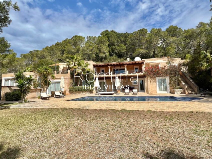 6 -ibiza-1714578196113457beautiful-house-for-sale-with-beautiful-sea-views-and-absolute-tranquillity_(6)