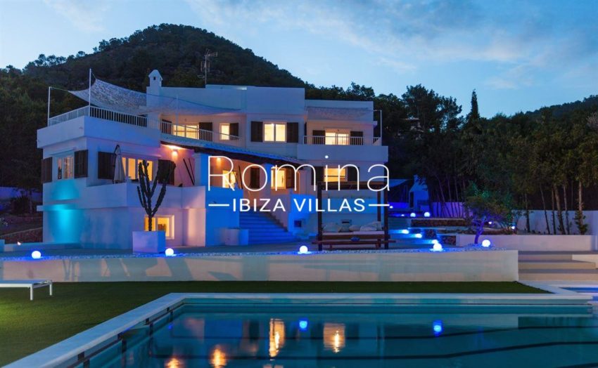 RIV-ibiza-1706476860111043villa-only-5-minute-to-ibiza-town-with-unparalleled-sea-views_(13)