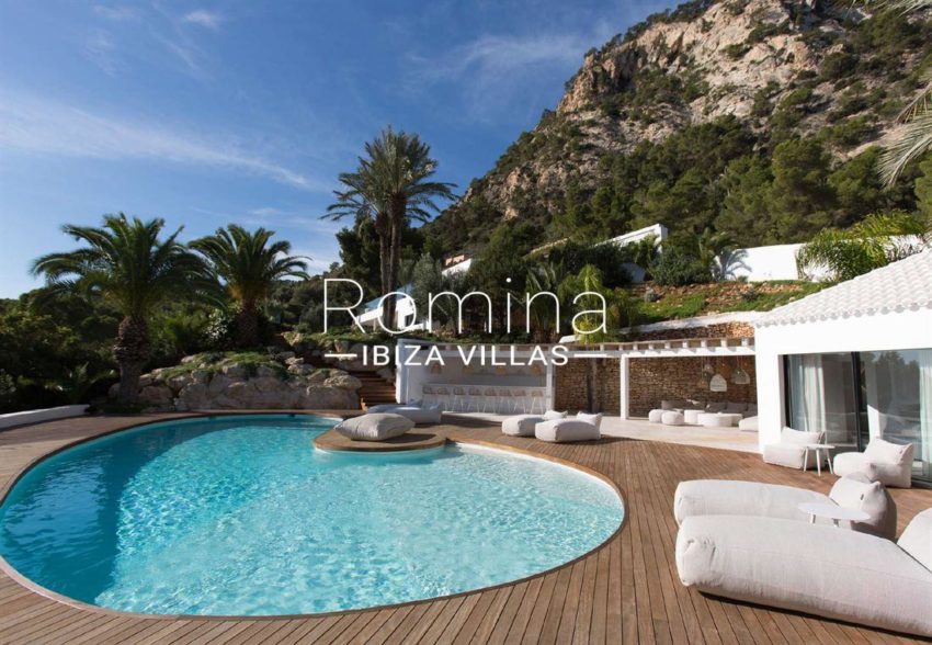 RIV-ibiza-bedroom-villa-for-a-perfect-luxury-retreat-in-es-cubells_(3)