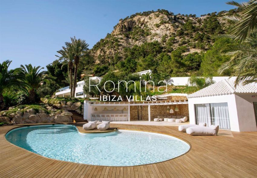 RIV-ibiza-bedroom-villa-for-a-perfect-luxury-retreat-in-es-cubells_(4)