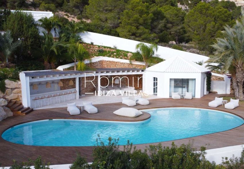 RIV-ibiza-bedroom-villa-for-a-perfect-luxury-retreat-in-es-cubells_(9)