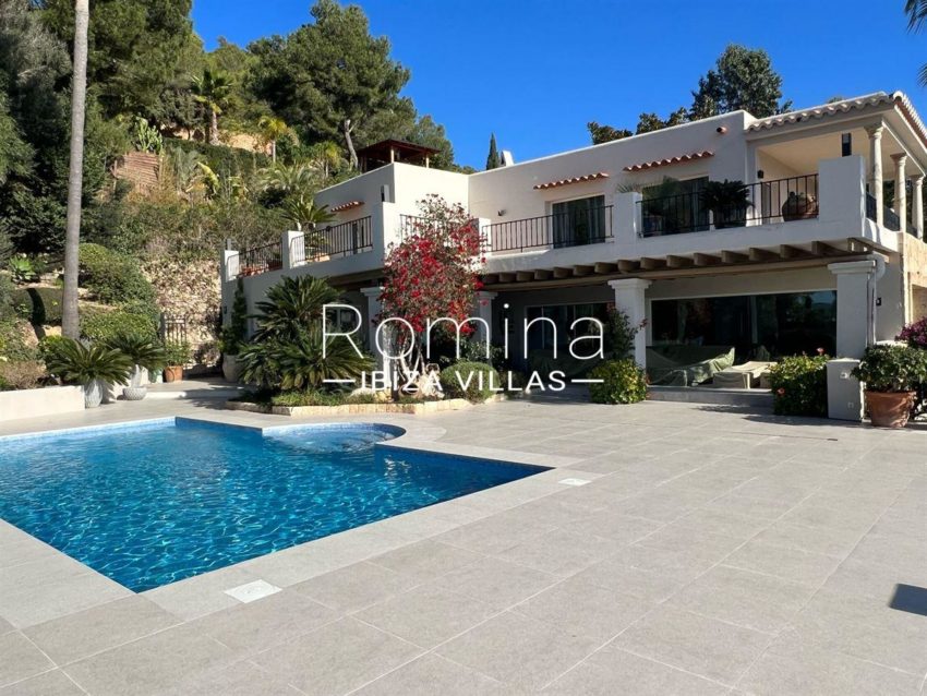 cw-ibiza-1706787902111289villa-in-can-furnet-with-amazing-views-to-ibiza-town_(4)