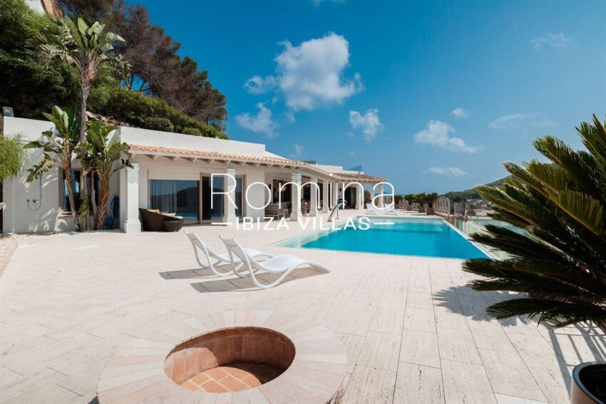 RIV-ibiza-1724941355114644exquisite-villa-in-ibiza-with-incomparable-views_(2)