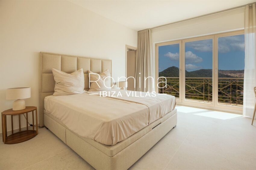 RIV-ibiza-1724941409114691exquisite-villa-in-ibiza-with-incomparable-views_(49)