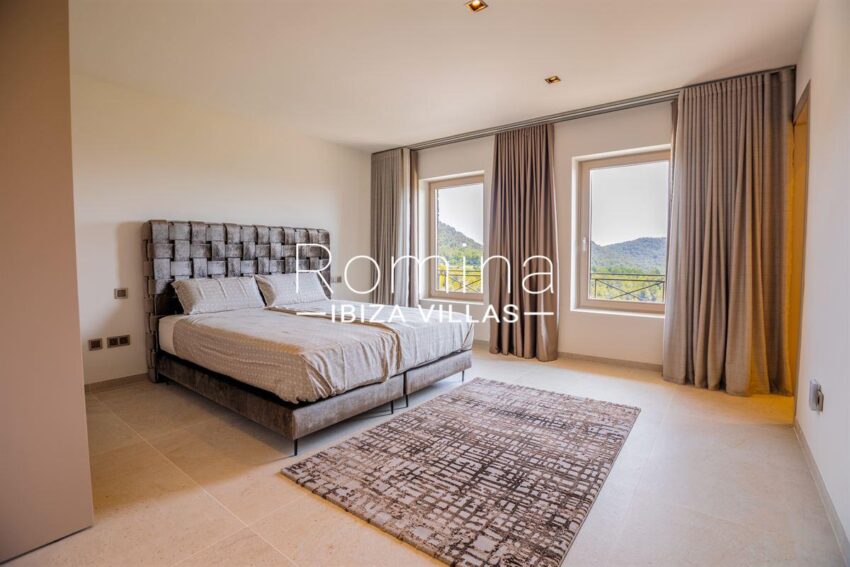 RIV-ibiza-1724941420114703exquisite-villa-in-ibiza-with-incomparable-views_(61)