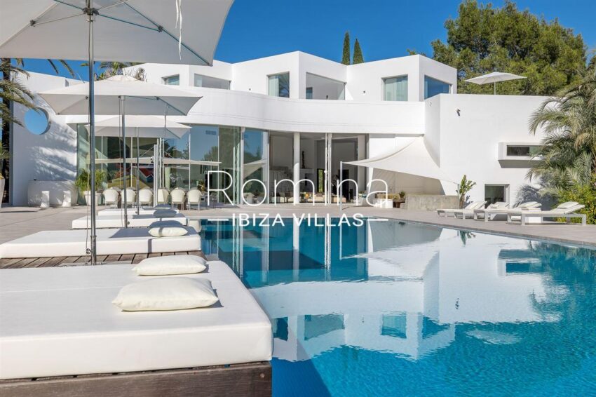 RIV-ibiza-1727327614115225contemporary-modern-villa-with-high-ceilings-in-santa-gertrudis_(4)