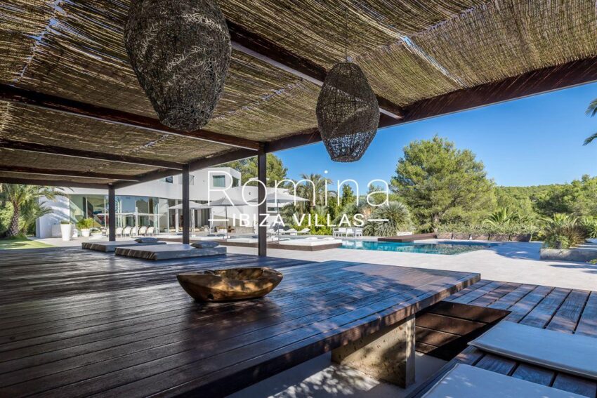 RIV-ibiza-1727327615115226contemporary-modern-villa-with-high-ceilings-in-santa-gertrudis_(5)