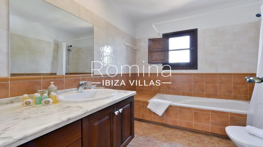 Villa-Can-Aloe-Ibiza-37-min